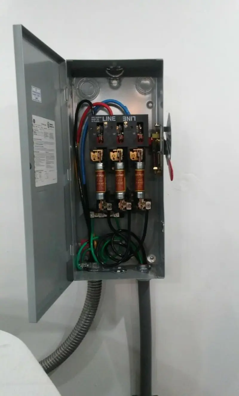 Three-phase disconnect switch installed for Smoke Detector Installation in Port Arthur